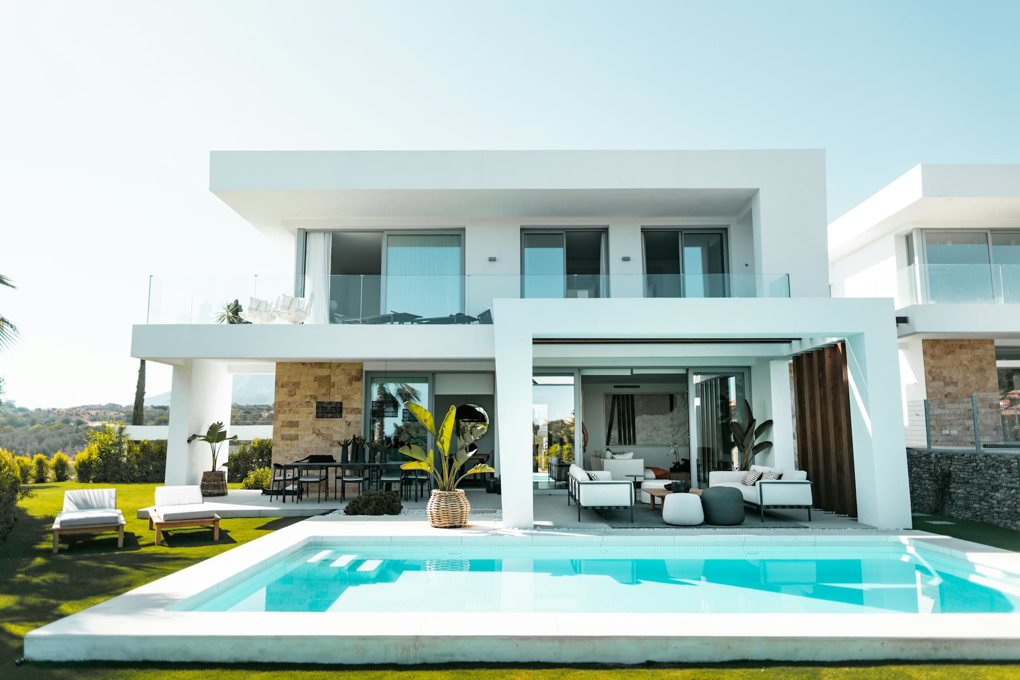 Modern luxury villa with infinity pool on the Athenian Riviera